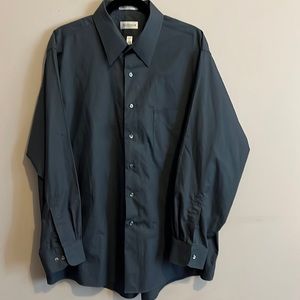 Van Heusen men’s long sleeve button down very clean non smoker